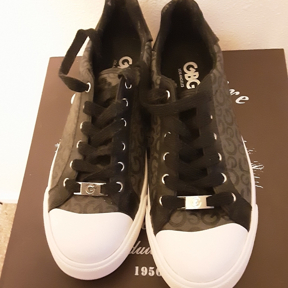 Guess Shoes Size 8 Canvas Monogram Sneakers NWOT - Picture 12 of 16